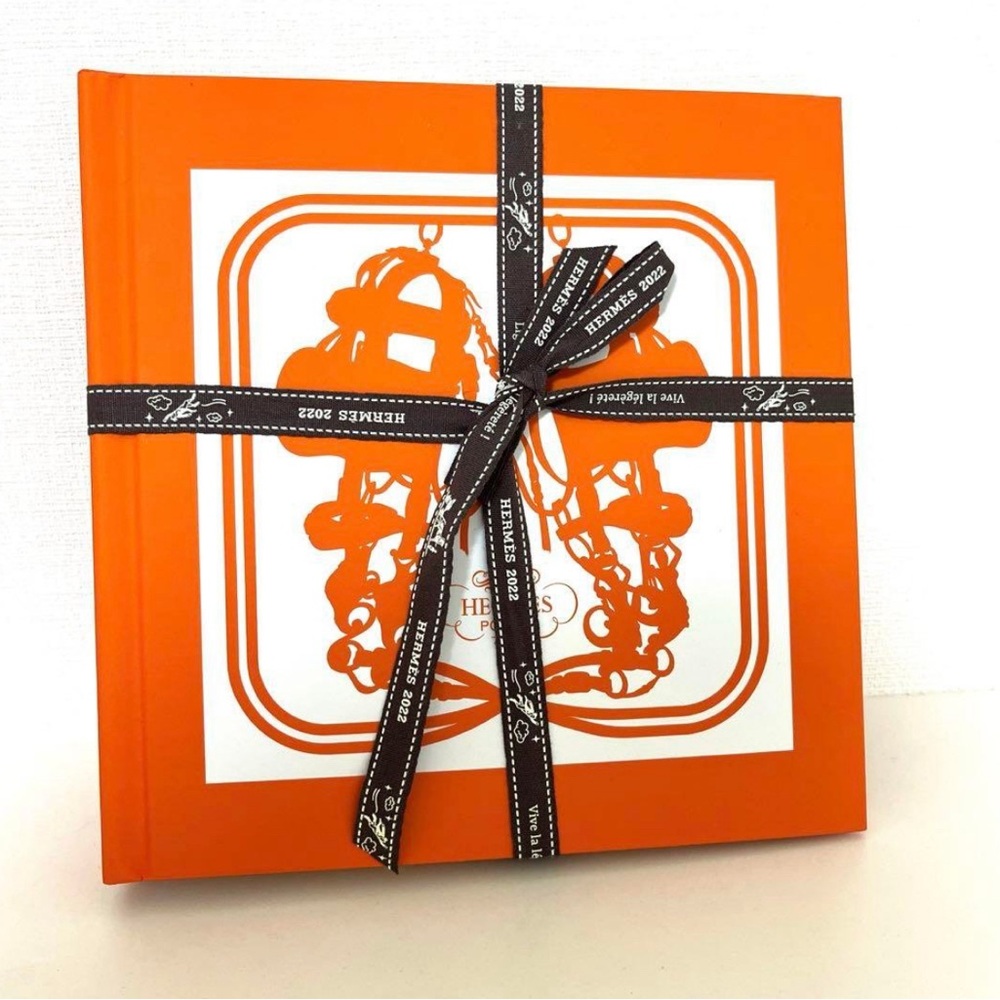 HERMES POP UP BOOK WITH HERMES LIMITED EDITION HERMES BOX WITH RIBBON - Picture 1 of 3